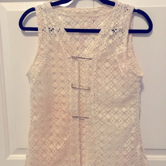 New Crocheted Lightweight Elegant Vest/Top - Picture 11 of 11